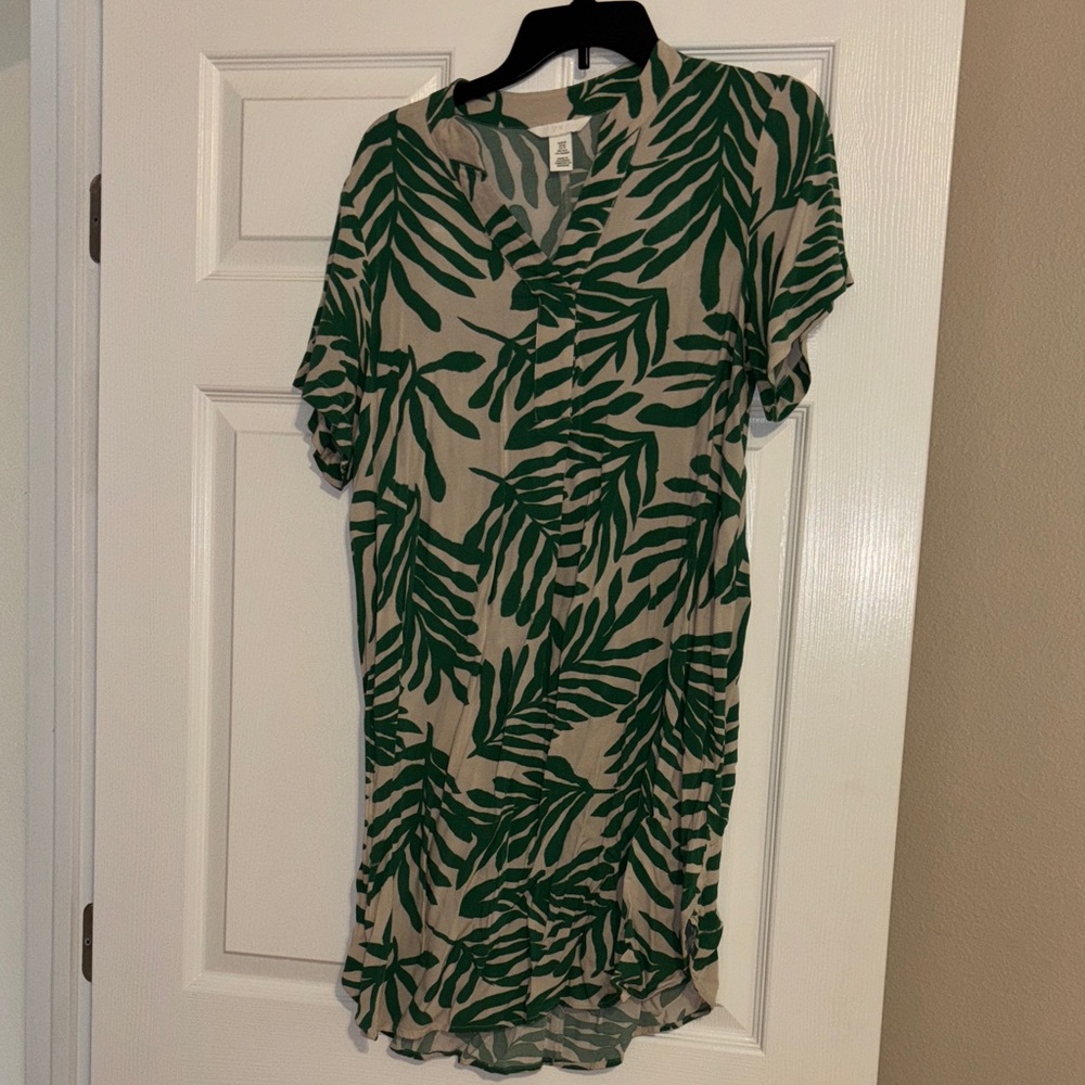 H&M Green and Cream Leaf Pattern dress